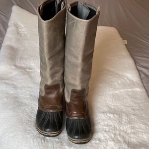 Sorel Womens duck boot size 10